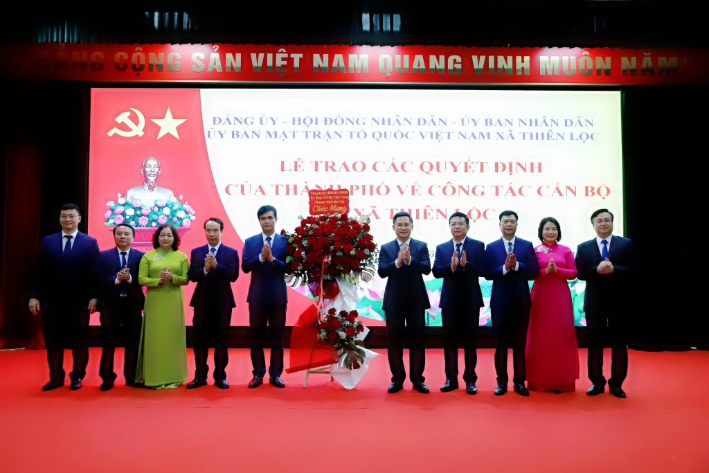 Công bố các quyết định về công tác cán bộ tại xã Đông Anh, Phúc Thịnh, Thiên Lộc, Vĩnh Thanh Công bố các quyết định về công tác cán bộ tại xã Đông Anh, Phúc Thịnh, Thiên Lộc, Vĩnh Thanh