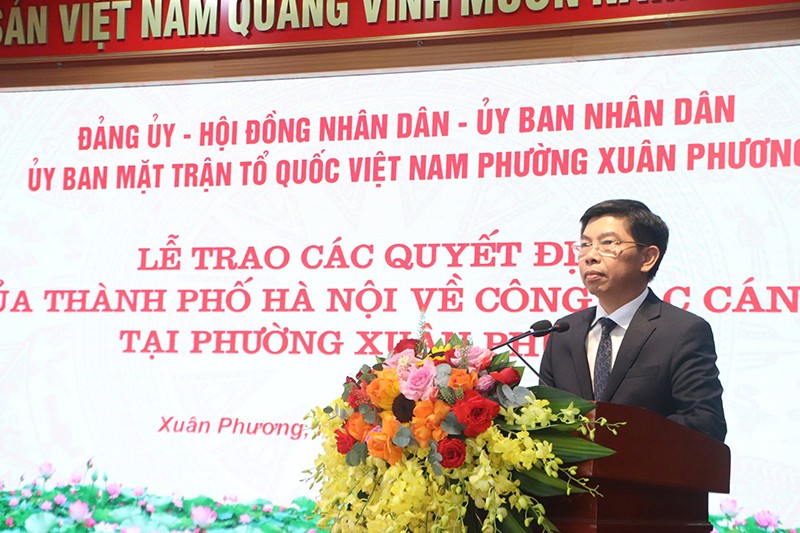 Đồng chí Lâm Quang Thao - Bí thư Đảng ủy, Chủ tịch HĐND phường Xuân Phương phát biểu tại buổi lễ
