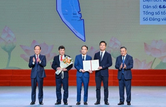 Làng quê vươn mình - Chính quyền hai cấp mở lối tương lai