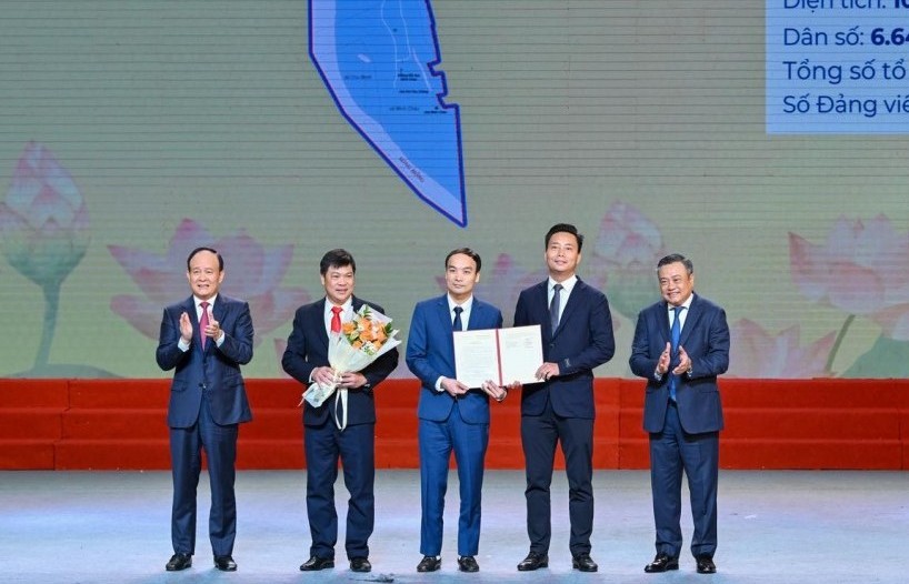 Làng quê vươn mình - Chính quyền hai cấp mở lối tương lai