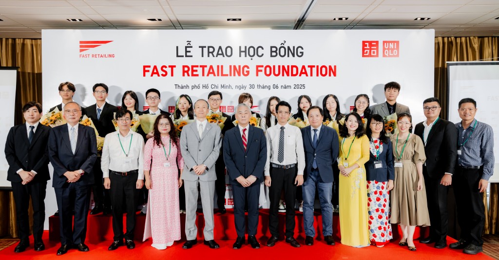 Fast Retailing trao tặng học bổng năm thứ ba liên tiếp dành cho học sinh Việt Nam