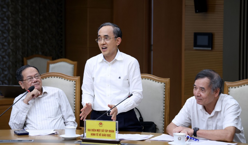 GS.TS. Hồ Xuân Năng, Chủ tịch Hội đồng Đại học Phenikaa phát biểu tại cuộc họp - Ảnh: VGP/Đức Tuân