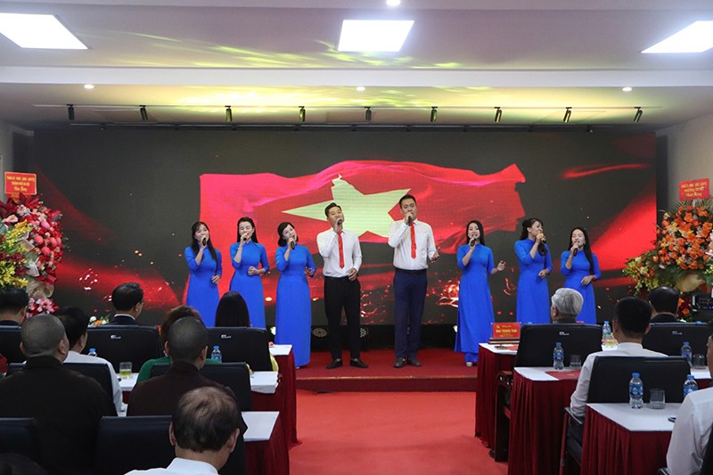 Một tiết mục văn nghệ chào mừng lễ công bố và trao Quyết định thành lập Đảng bộ phường Đại Mỗ