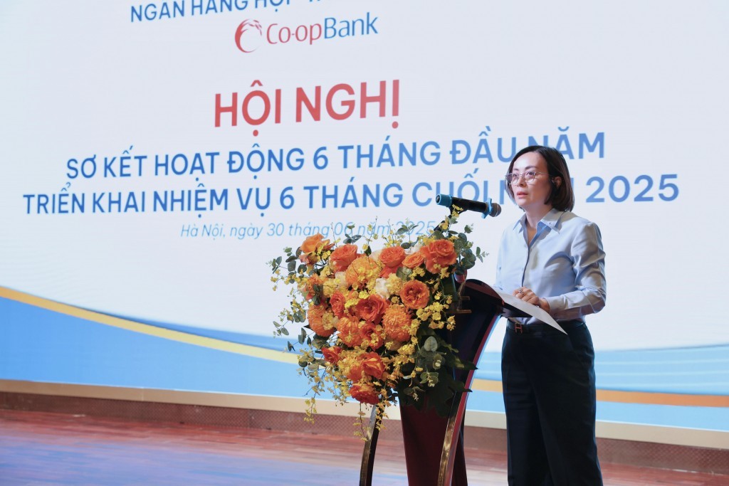 Bà Phạm Thị Hồng Minh, Thành viên Hội đồng quản trị, Tổng giám đốc Co-opBank phát biểu chỉ đạo Hội nghị.