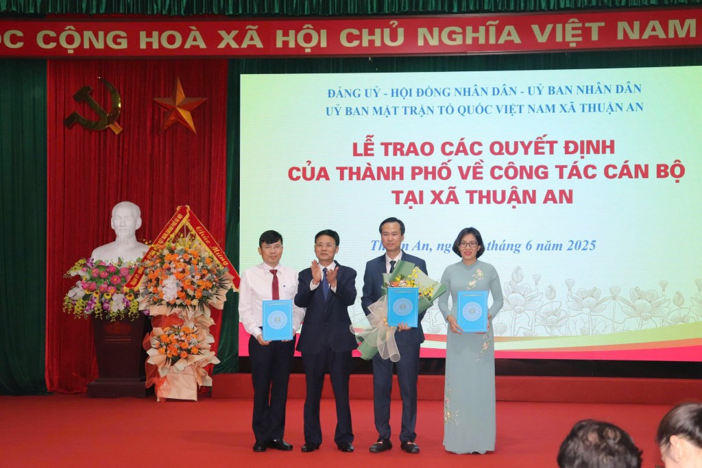 Công bố quyết định nhân sự chủ chốt tại xã Thuận An