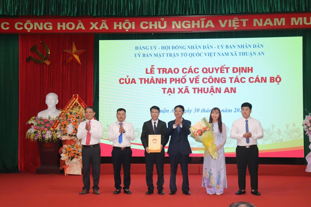 Công bố quyết định nhân sự chủ chốt tại xã Thuận An
