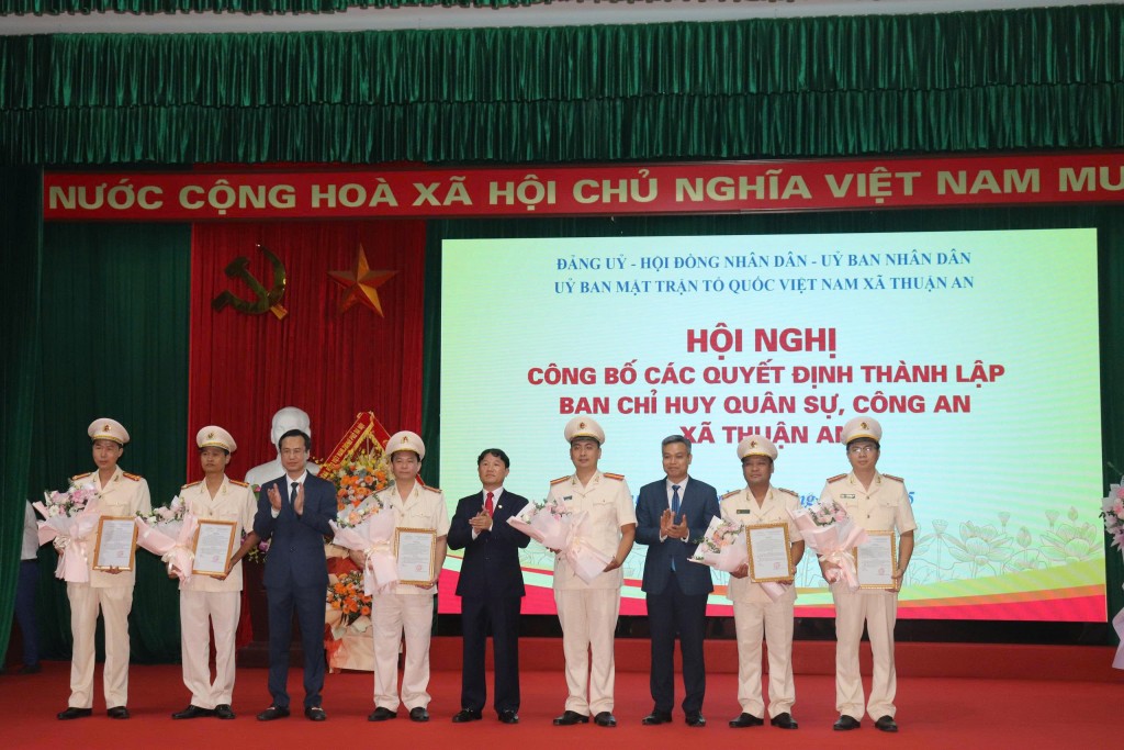 Công bố quyết định nhân sự chủ chốt tại xã Thuận An