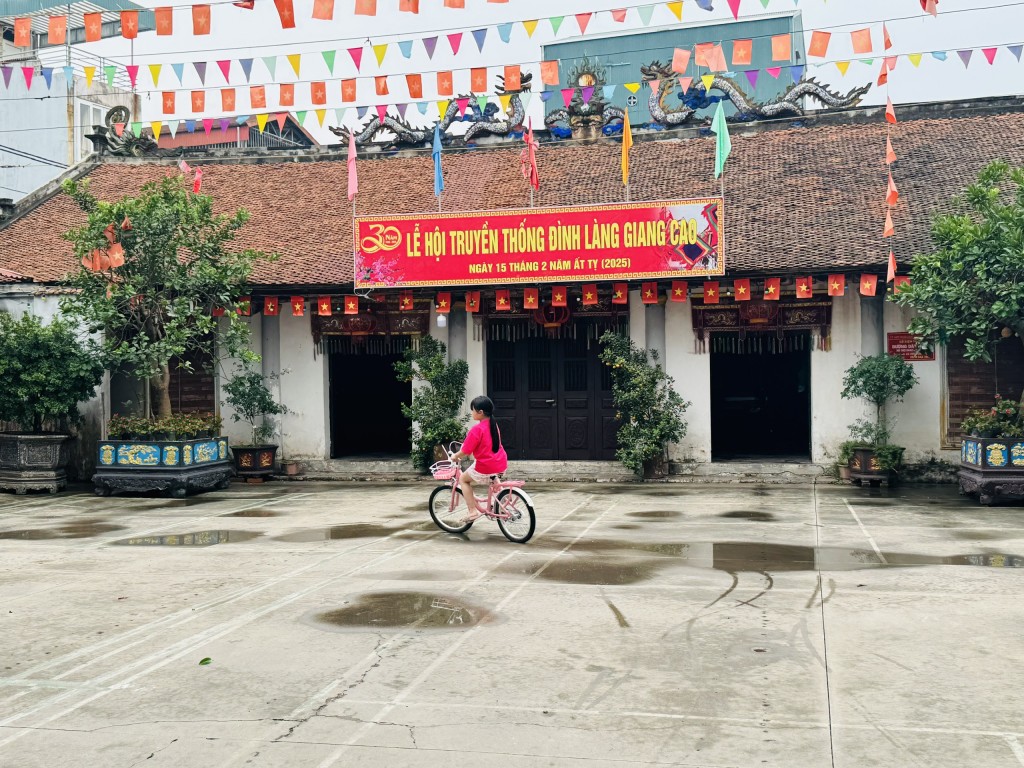 Bài 2: Ngôi đình thiêng liêng, cổ kính bên dòng sông Hồng