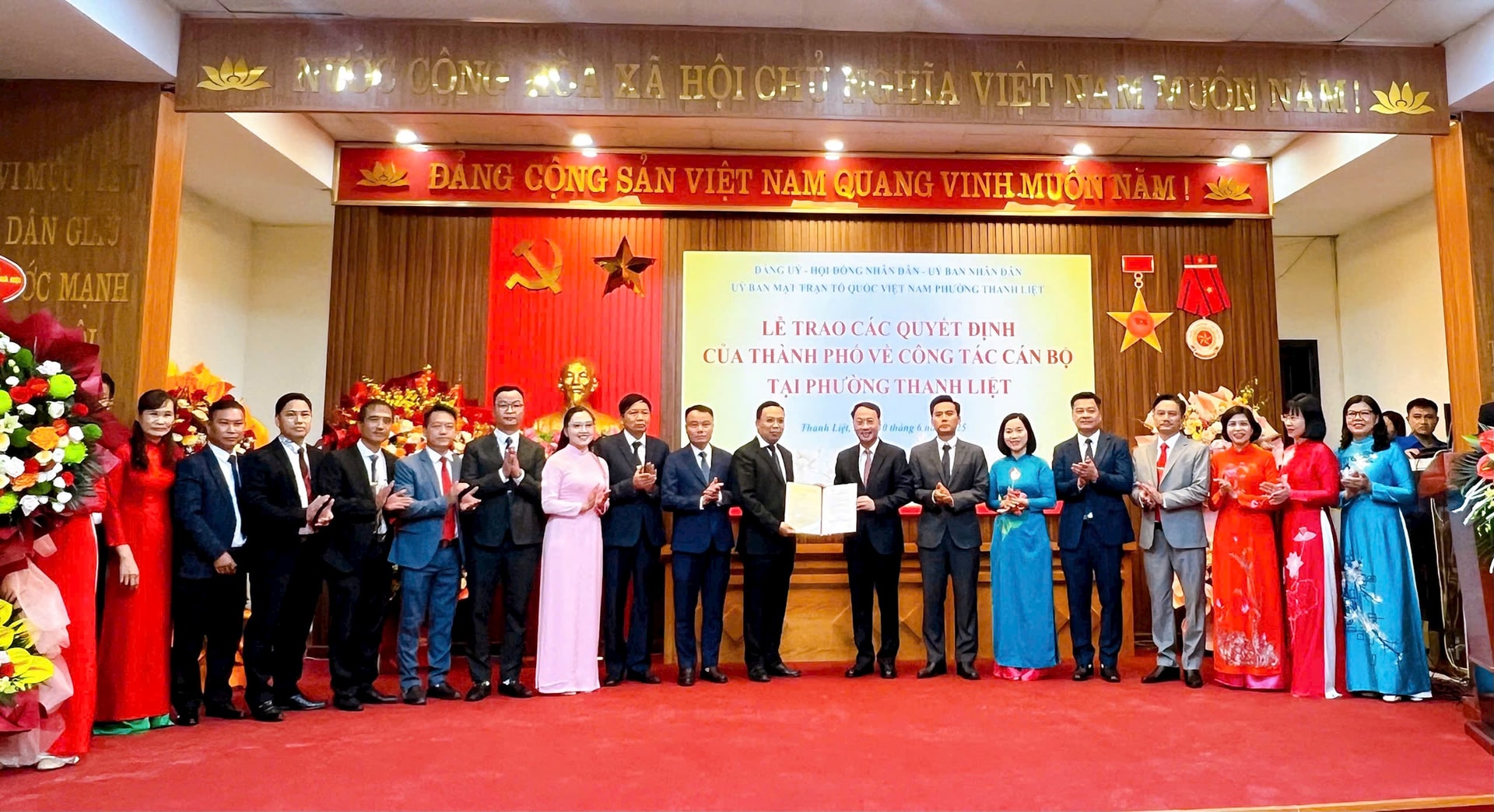 Phường Thanh Liệt công bố các quyết định của thành phố về công tác cán bộ