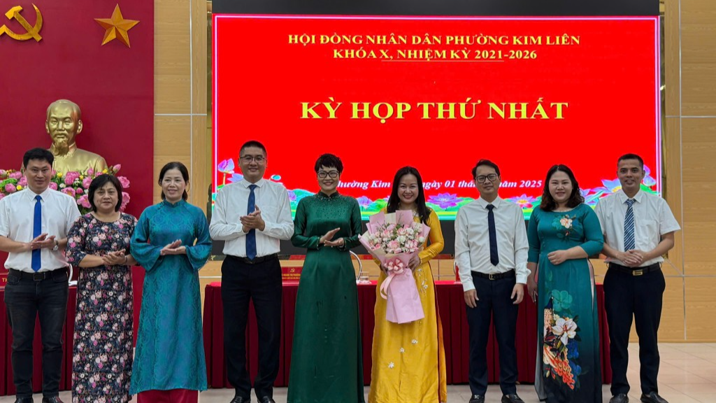 Ban chấp hành UBND phường Kim Liên ra mắt tại kỳ họp