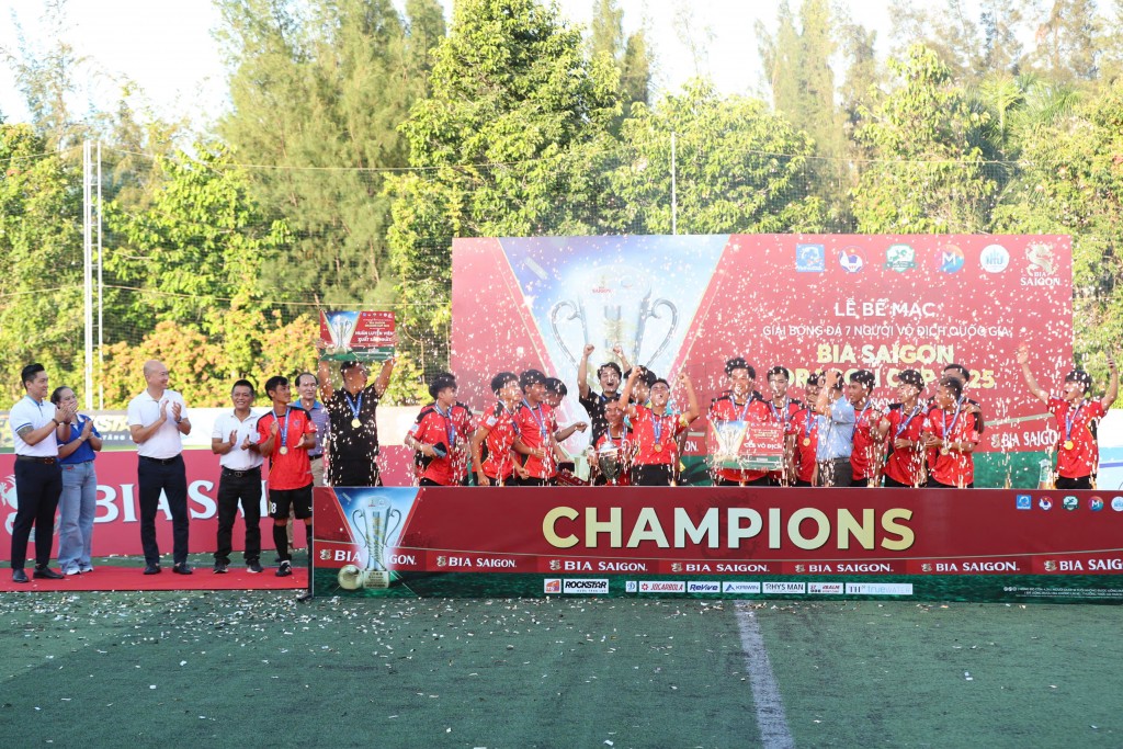 CLB Friendly vô địch Giải bóng đá 7 người Bia Saigon Dragon Cup 2025 tại Nam Trung Bộ