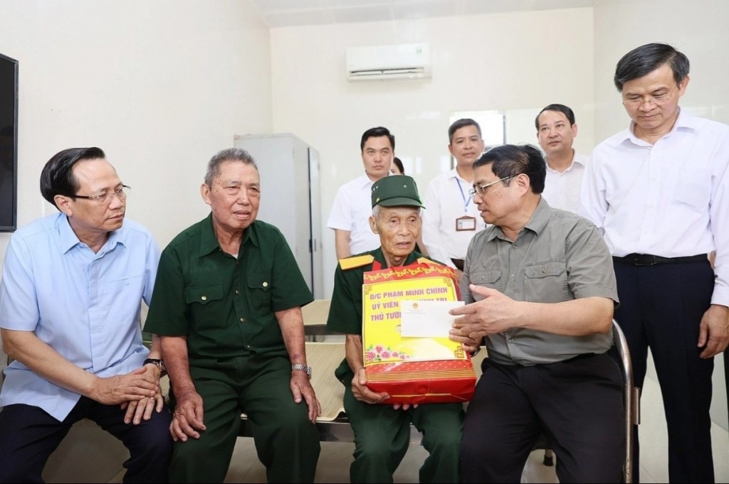 Thủ tướng yêu cầu chăm lo tốt đời sống người có công với cách mạng