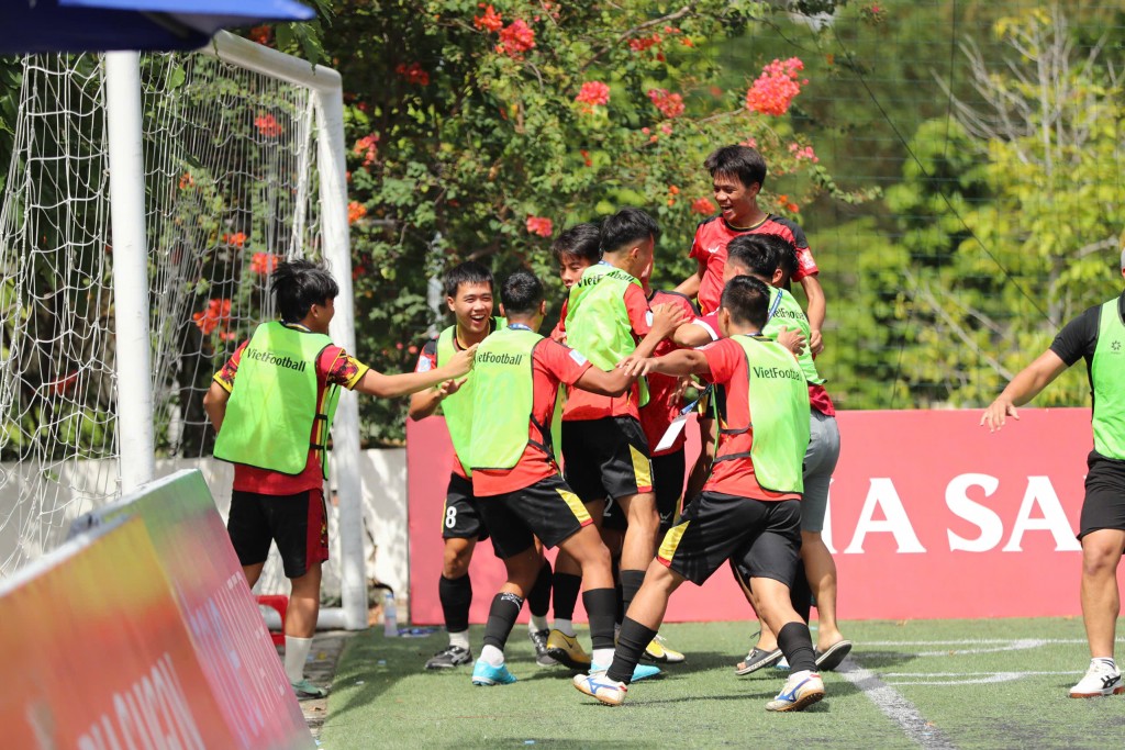 CLB Friendly vô địch Giải bóng đá 7 người Bia Saigon Dragon Cup 2025 tại Nam Trung Bộ