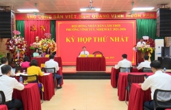 Đông đảo người dân đến phường mới giải quyết thủ tục hành chính
