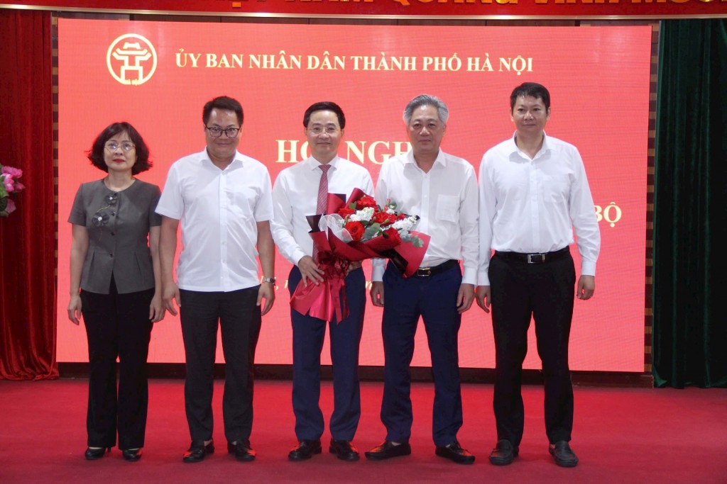 Ban Giám đốc Sở Khoa học và Công nghệ ra mắt. Ảnh: Đỗ Minh
