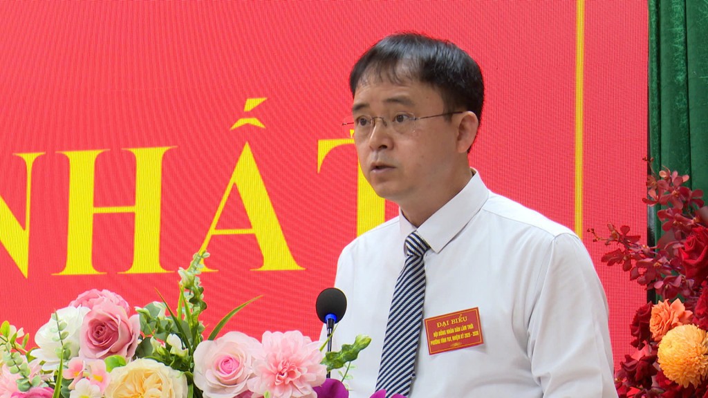 Bí thư Đảng ủy, Chủ tịch HĐND phường Nguyễn Quang Trung phát biểu khai mạc kỳ họp