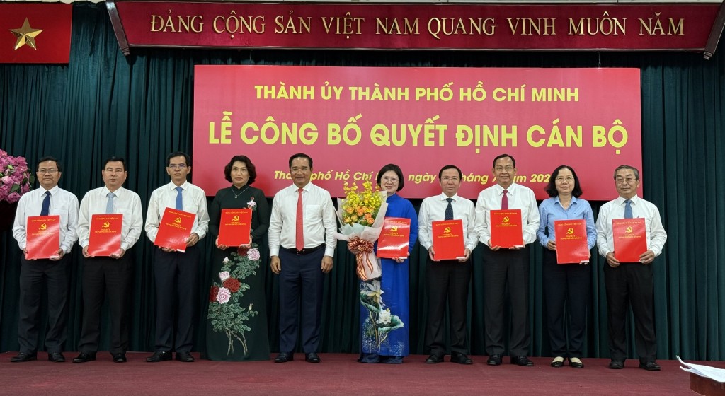 Trưởng Ban Tổ chức Thành ủy TP HCM Văn Thị Bạch Tuyết và các Phó Trưởng Ban Tổ chức Thành ủy TP HCM