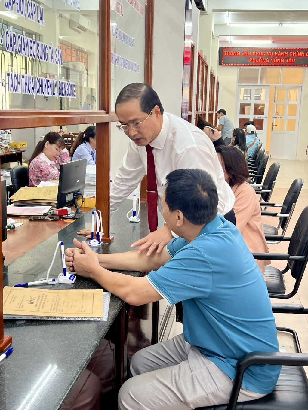 Nhiều phường tại TP HCM vận hành suôn sẻ, người dân hài lòng