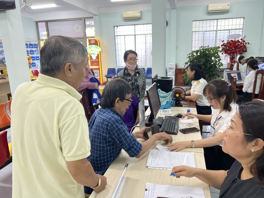 Nhiều phường tại TP HCM vận hành suôn sẻ, người dân hài lòng