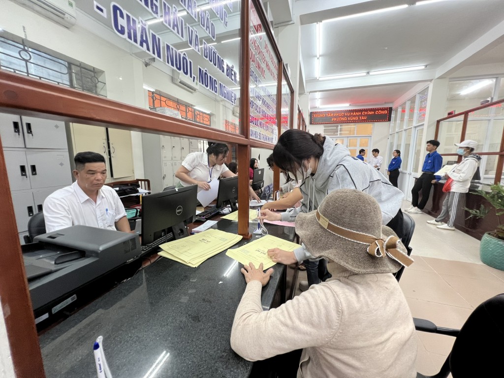 Nhiều phường tại TP HCM vận hành suôn sẻ, người dân hài lòng