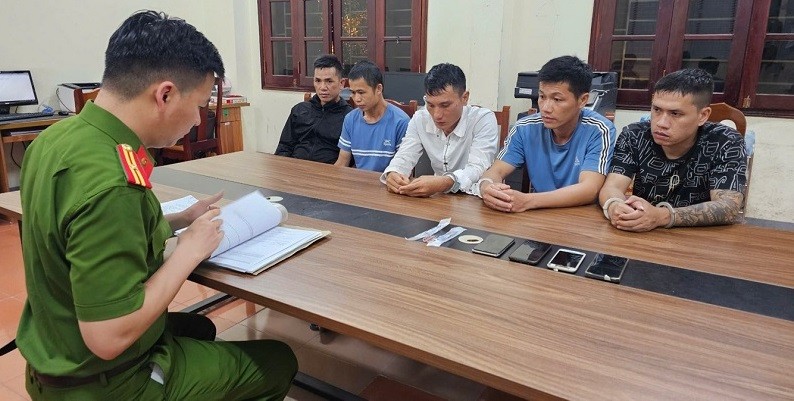 Lực lượng Công an làm việc với 5 đối tượng sử dụng trái phép chất ma túy
