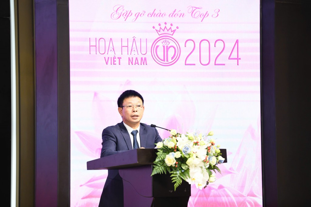 Nhà báo Phùng Công Sưởng 