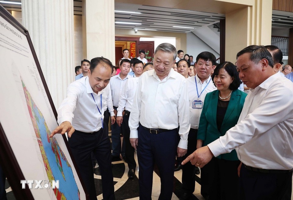Tổng Bí thư Tô Lâm kiểm tra hoạt động của chính quyền địa phương 2 cấp ở Hà Nội