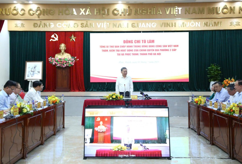 Phấn khởi trước sự đổi mới trong tác phong phục vụ Nhân dân