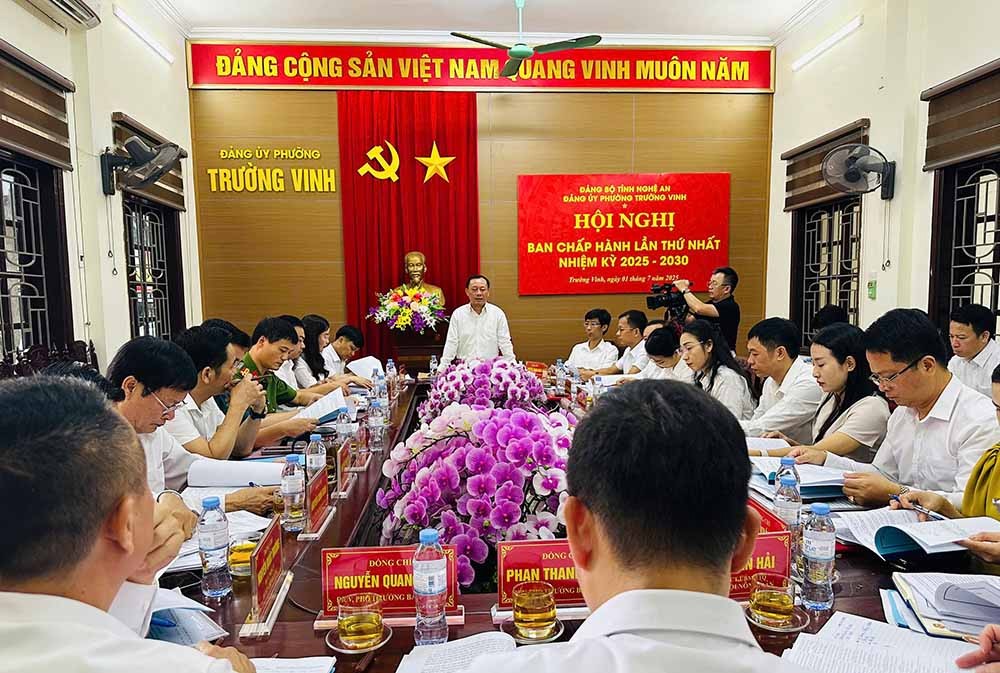 Toàn cảnh hội nghị lần thứ nhất, BCH Đảng bộ phường Trường Vinh khóa I, nhiệm kỳ 2025-2030