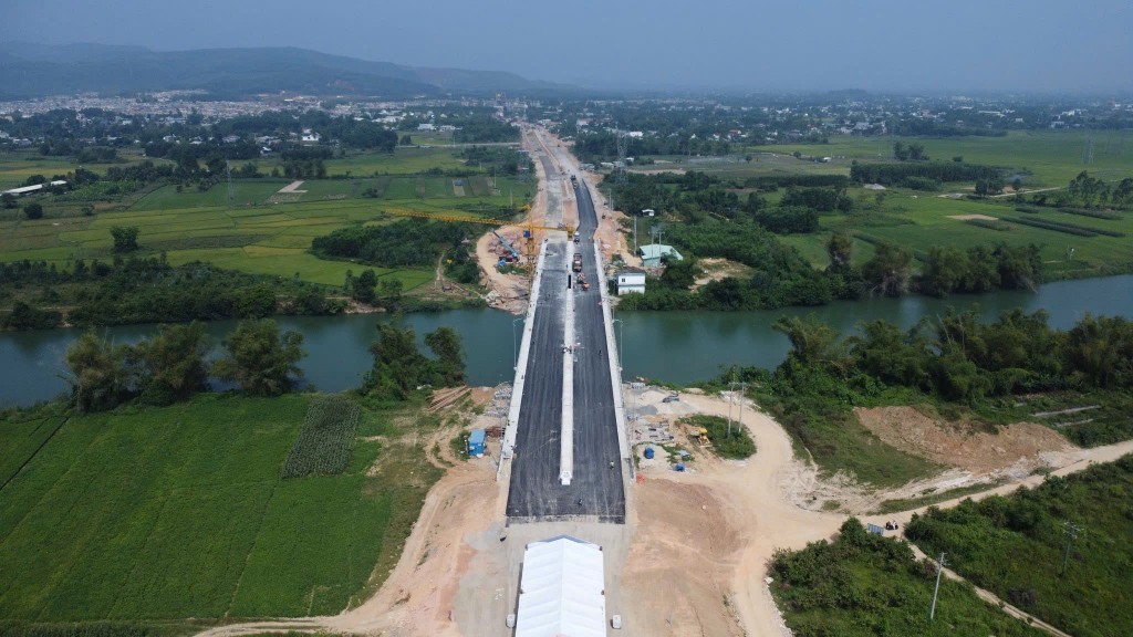 Cầu Quảng Đà đã xong, đường dẫn phía Điện Bàn vẫn chưa thấy đâu
