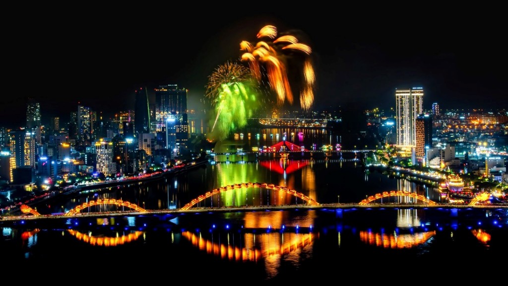 Ảnh: Rực rỡ sông Hàn - NAG Nguyễn Văn Nhị Trình. 