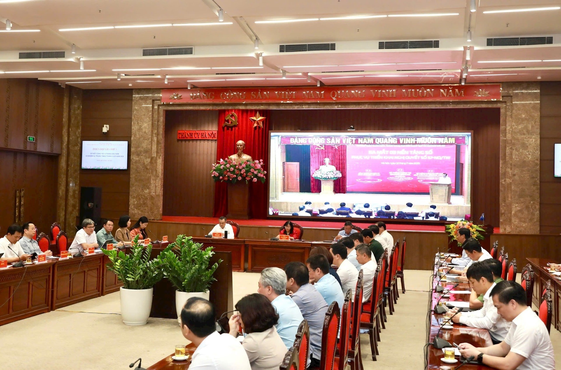 Các đại biểu tham dự hội nghị tại điểm cầu Thành ủy Hà Nội. Ảnh: Viết Thành