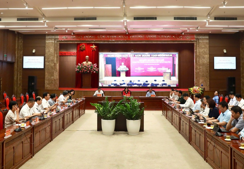 Các đại biểu dự hội nghị tại điểm cầu Thành ủy Hà Nội. Ảnh Viết Thành