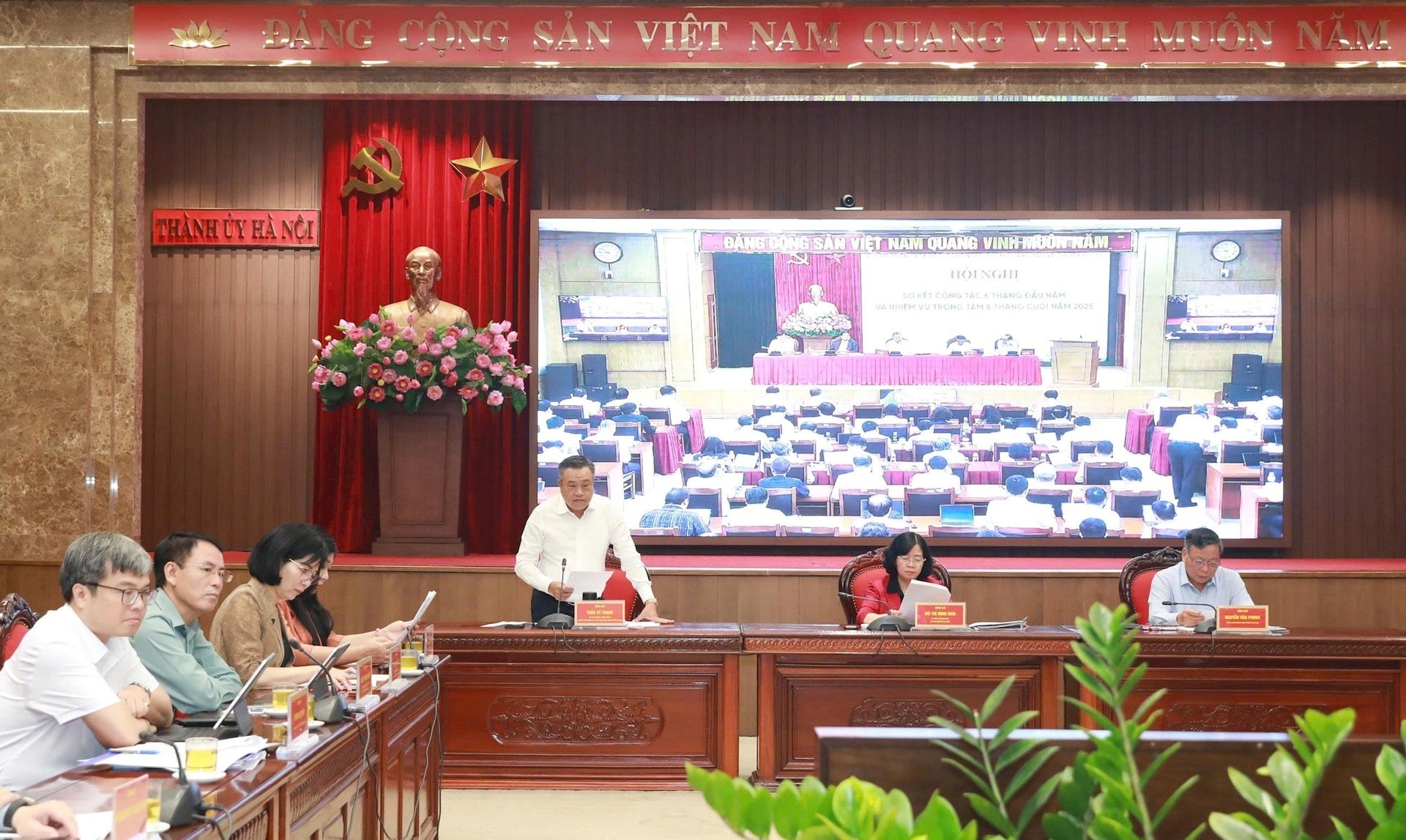 Chủ tịch UBND thành phố Hà Nội Trần Sỹ Thanh phát biểu tham luận. Ảnh: Thanh Vân