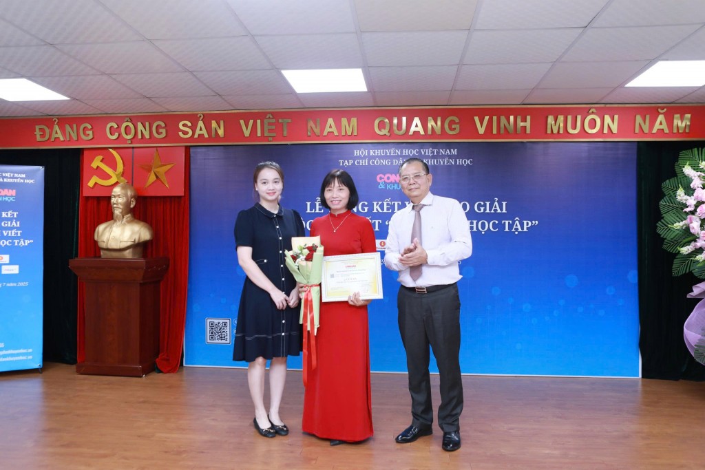 16 tác giả đoạt giải cuộc thi viết 