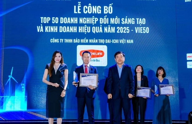 Nhận liên tiếp 3 giải thưởng tại diễn đàn Vietnam Summit 2025
