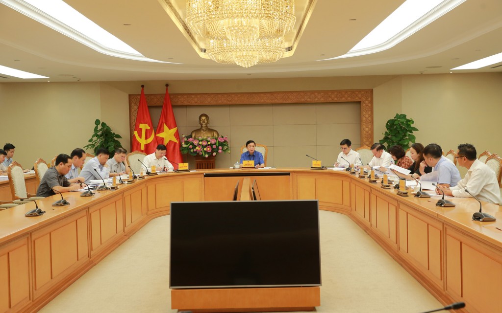 Nhấn mạnh vai trò chủ đạo của doanh nghiệp tư nhân, Phó Thủ tướng lưu ý, những lĩnh vực có chi phí cao, rủi ro lớn hoặc chưa có doanh nghiệp tư nhân đủ năng lực thì khu vực công cần đi trước mở đường - Ảnh: VGP/Minh Khôi