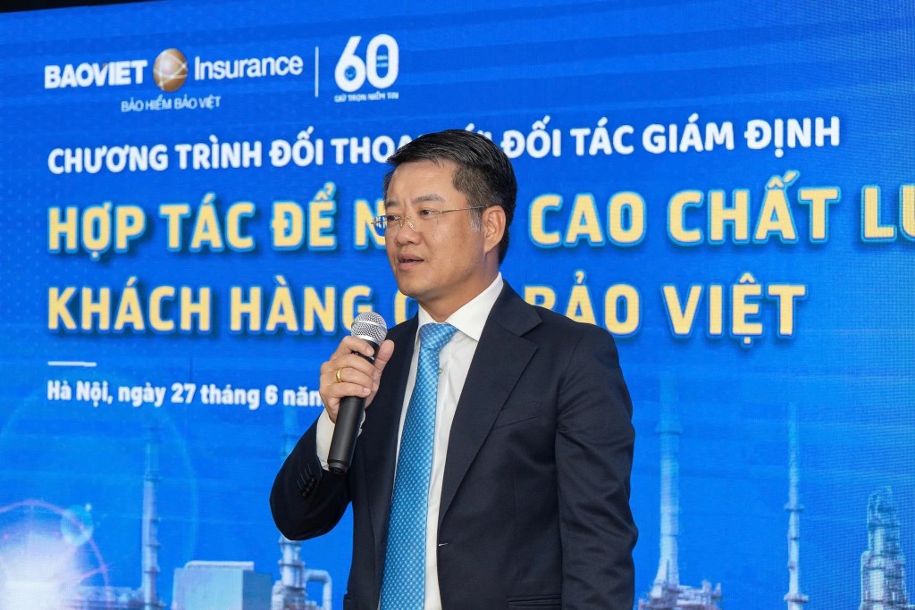 Ông Nguyễn Việt Anh, Phó Tổng giám đốc Tổng công ty Bảo hiểm Bảo Việt phát biểu tại chương trình.
