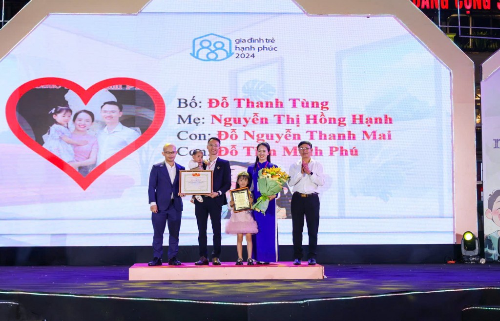 Vợ chồng anh Tùng, chị Hạnh