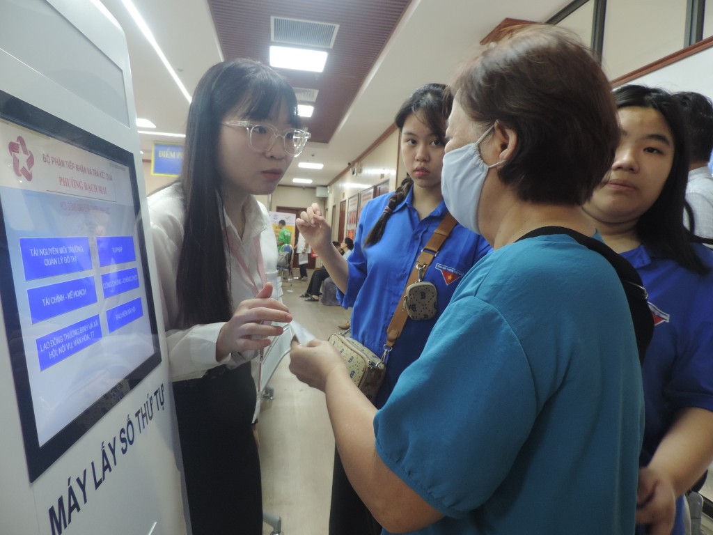 “Chia lửa” thủ tục hành chính cùng người dân