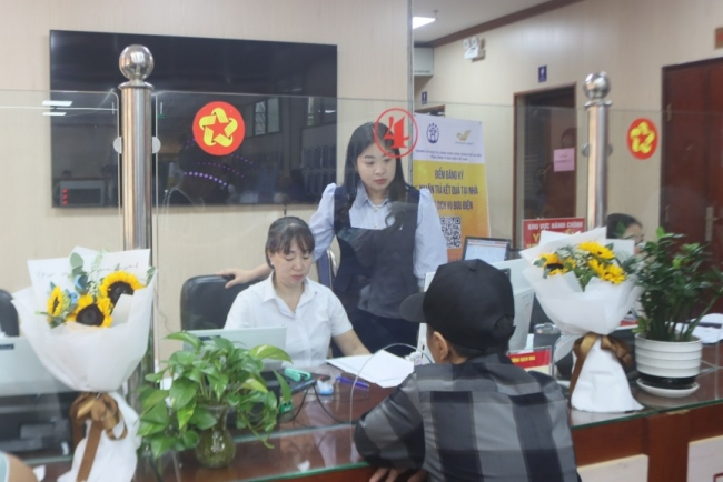 “Chia lửa” thủ tục hành chính cùng người dân