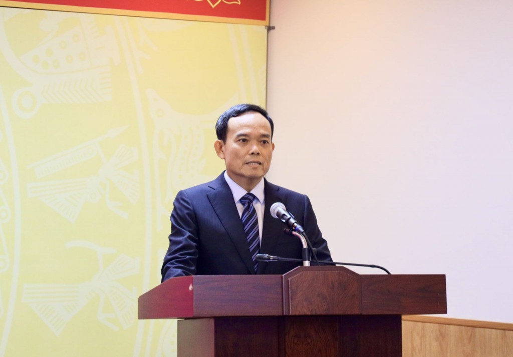 Cụ thể, Bộ Chính trị quyết định điều động, phân công ông Nguyễn Anh Tuấn, Ủy viên Trung ương Đảng, Bí thư Tỉnh ủy, Trưởng đoàn đại biểu Quốc hội khóa XV tỉnh Bắc Ninh thôi tham gia Ban Chấp hành, Ban Thường vụ và thôi giữ chức Bí thư Tỉnh ủy Bắc Ninh, để giữ chức Phó Trưởng ban Chính sách, chiến lược Trung ương.  Đồng thời, Ban Bí thư quyết định điều động, bổ nhiệm ông Nguyễn Đức Hiển, Phó Bí thư Thường trực Tỉnh ủy Cà Mau giữ chức Phó Trưởng ban Chính sách, chiến lược Trung ương.
