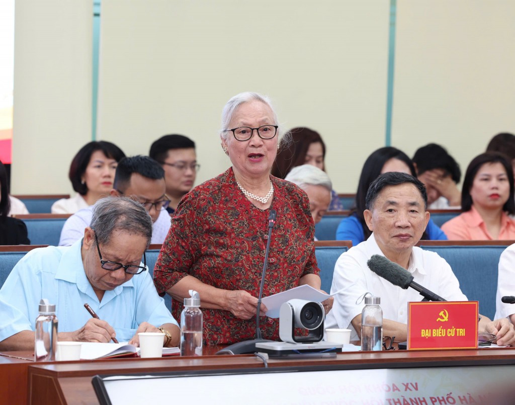 Cán bộ phải đặt mình trong niềm phấn khởi chung của Nhân dân