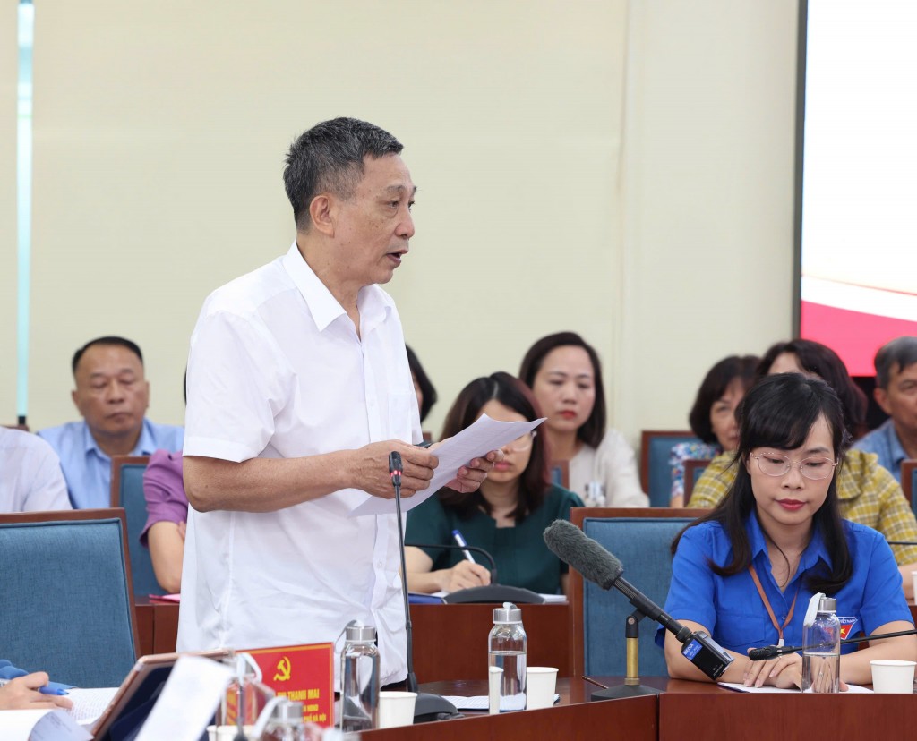 Cán bộ phải đặt mình trong niềm phấn khởi chung của Nhân dân