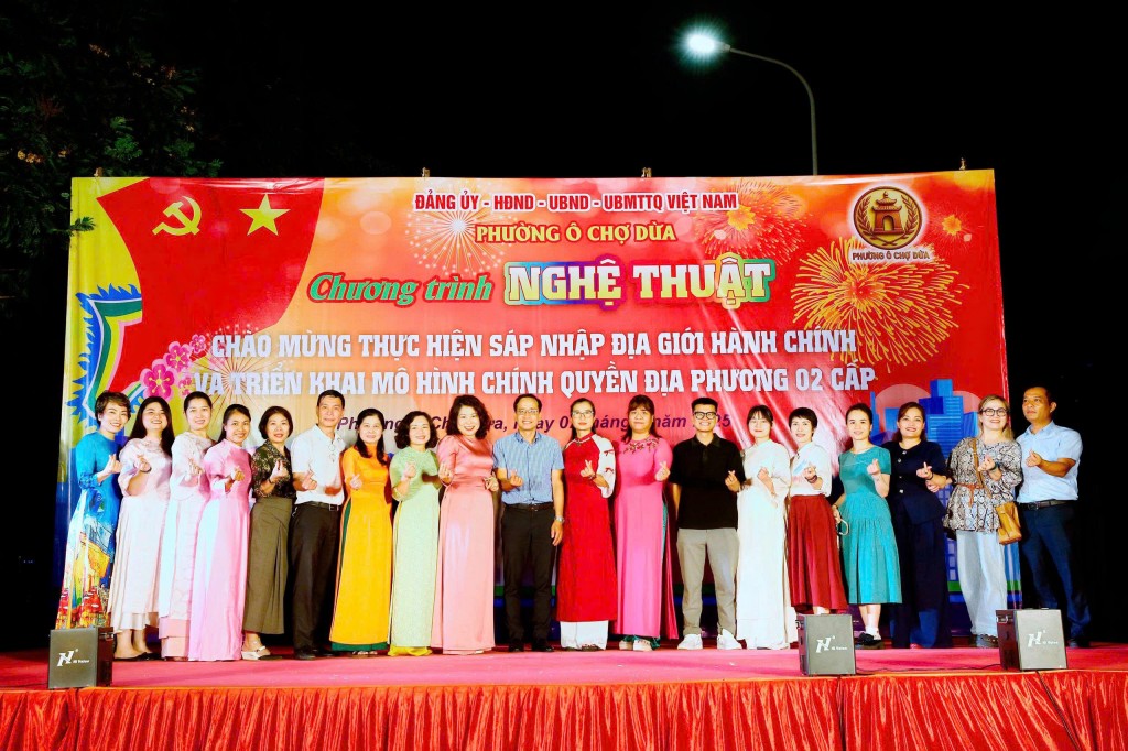 Chương trình diễn ra trong không khí hân hoan, phấn khởi