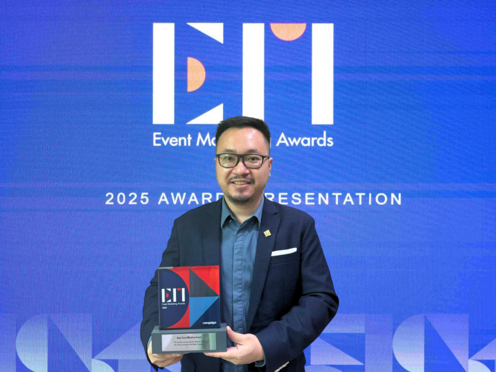 Đại diện PNJ nhận giải “Best Cost-Effective Event” tại Event Marketing Awards 2025
