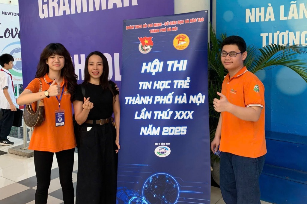 Hai học sinh lớp 8 dùng AI “gỡ rối” tắc đường giờ cao điểm
