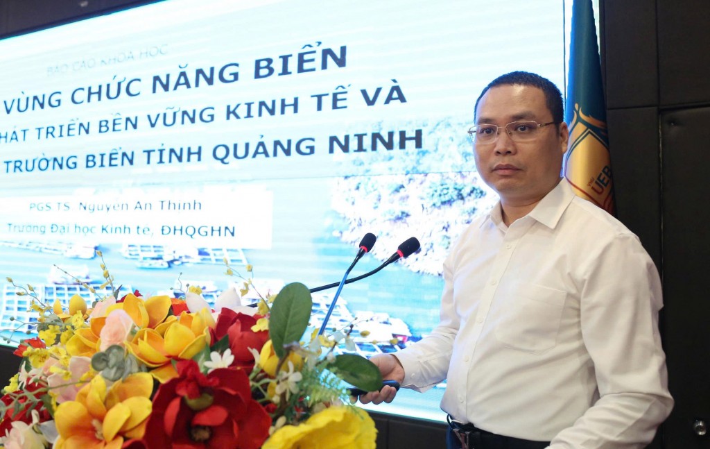 PGS.TS Nguyễn An Thịnh (Trường Đại học Kinh tế - Đại học Quốc gia Hà Nội) trình bày tham luận