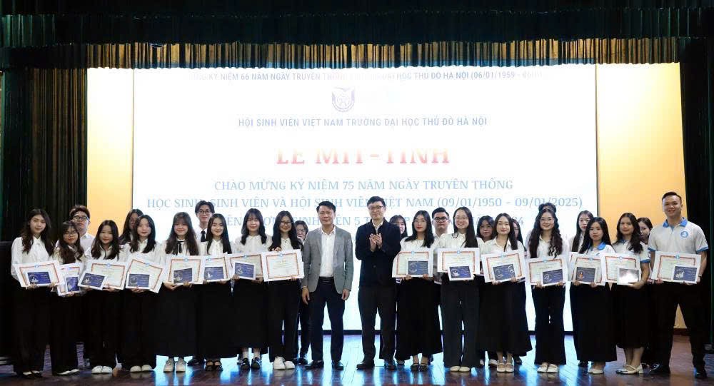 Sinh viên tự tin thể hiện tinh thần đổi mới, kiến tạo tương lai