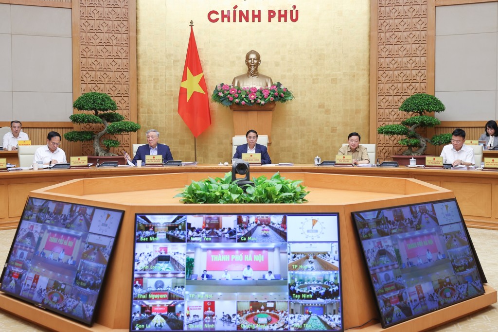 Thủ tướng yêu cầu các bộ, ngành, địa phương đẩy nhanh tiến độ, giải quyết kịp thời chính sách, chế độ đối với các trường hợp nghỉ việc sau sắp xếp tổ chức bộ máy; bố trí, sắp xếp trụ sở làm việc, phương tiện và tài sản công, không để thất thoát, lãng phí, tiêu cực - Ảnh: VGP/Nhật Bắc